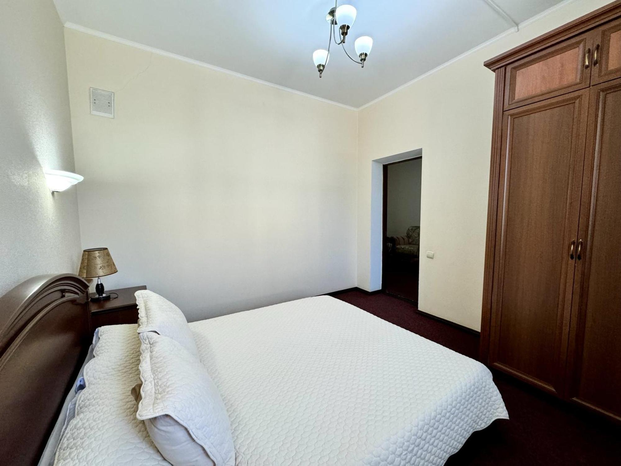 Hotel Zhambyl Taraz Bagian luar foto