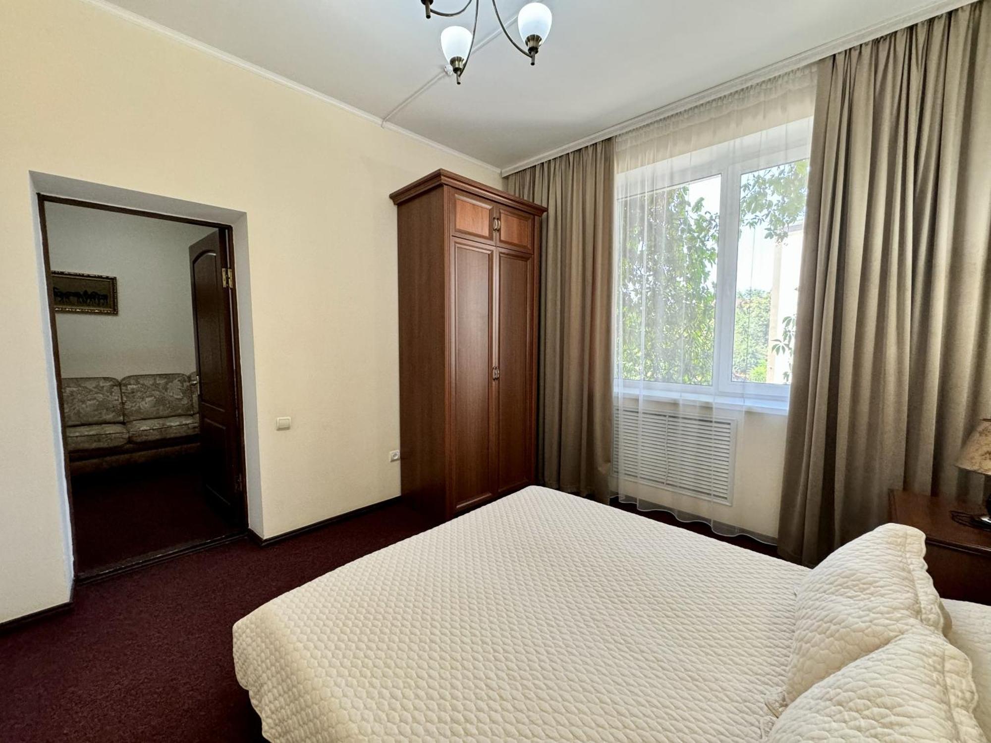 Hotel Zhambyl Taraz Bagian luar foto