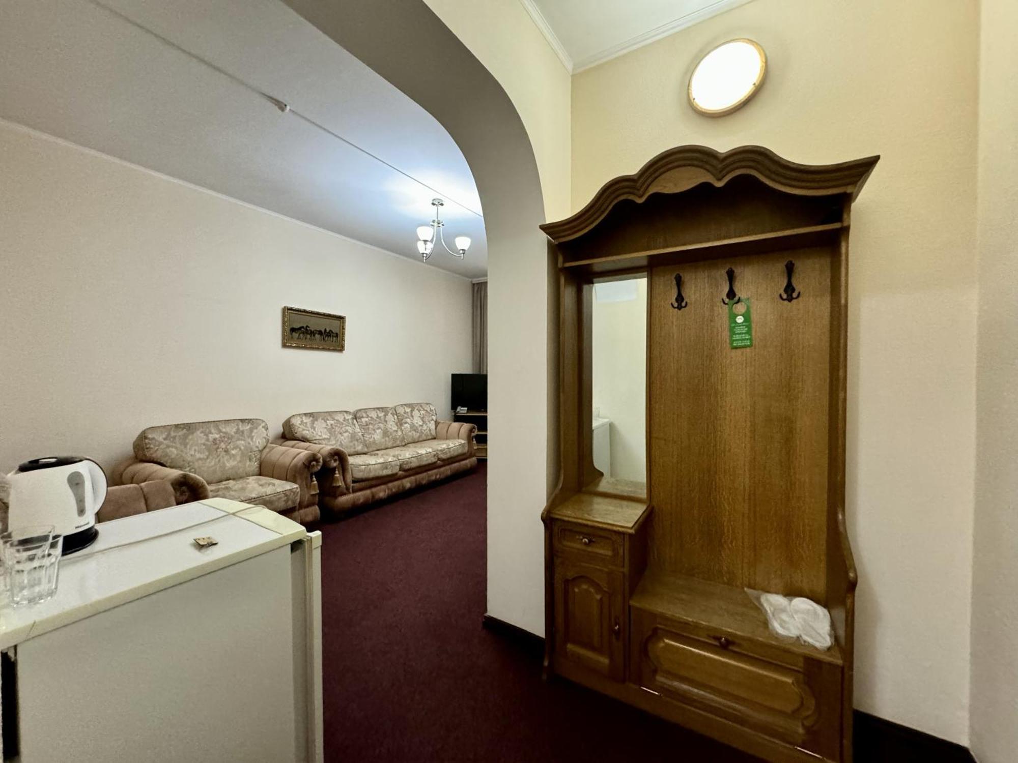 Hotel Zhambyl Taraz Bagian luar foto
