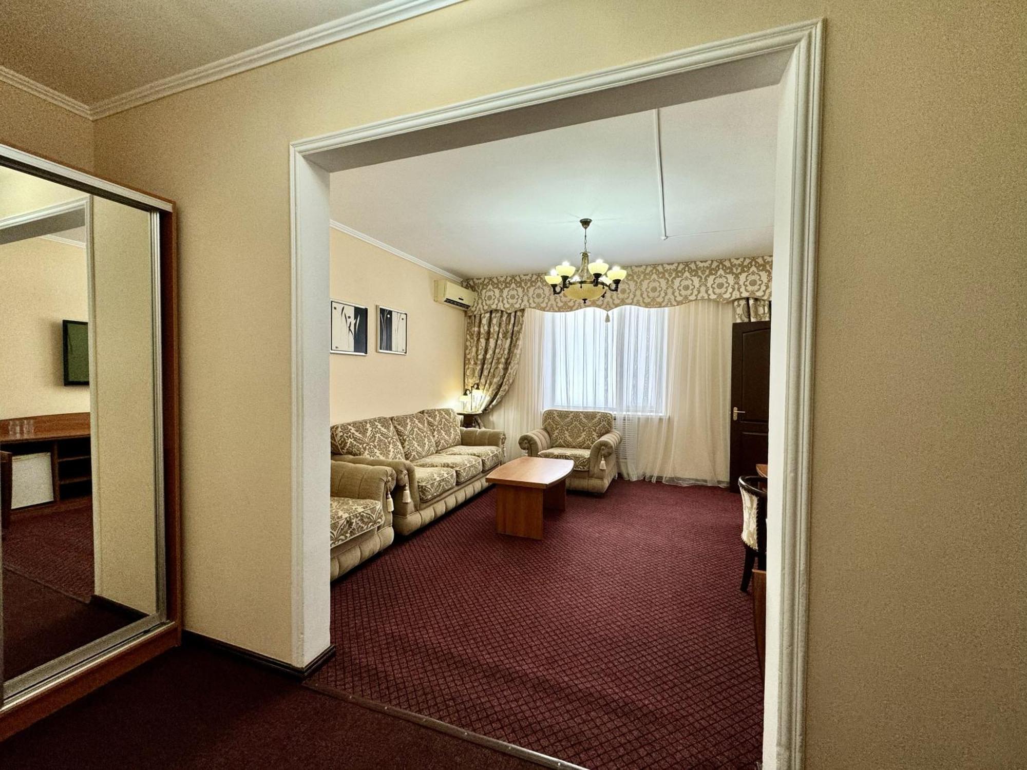 Hotel Zhambyl Taraz Bagian luar foto