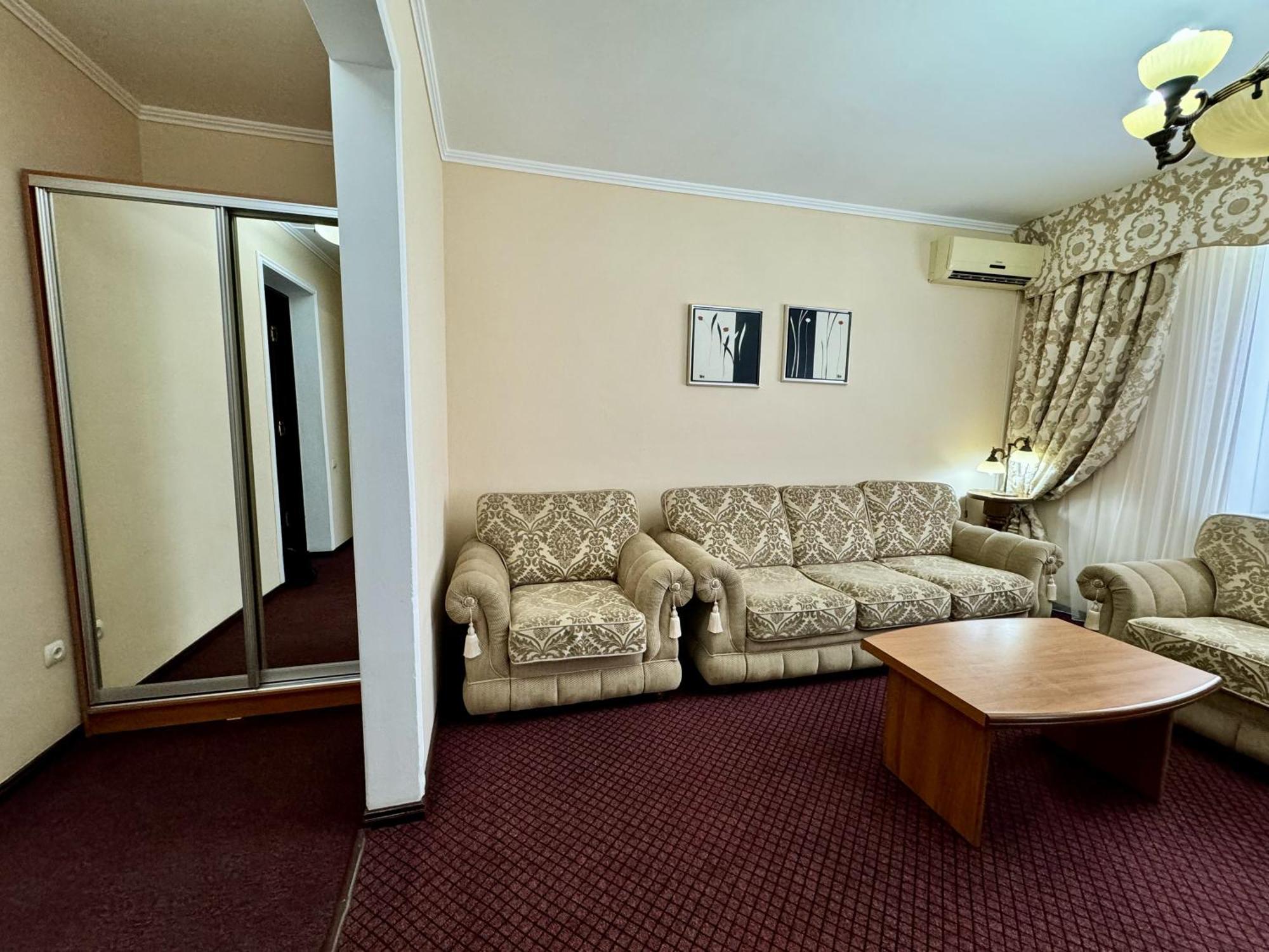 Hotel Zhambyl Taraz Bagian luar foto
