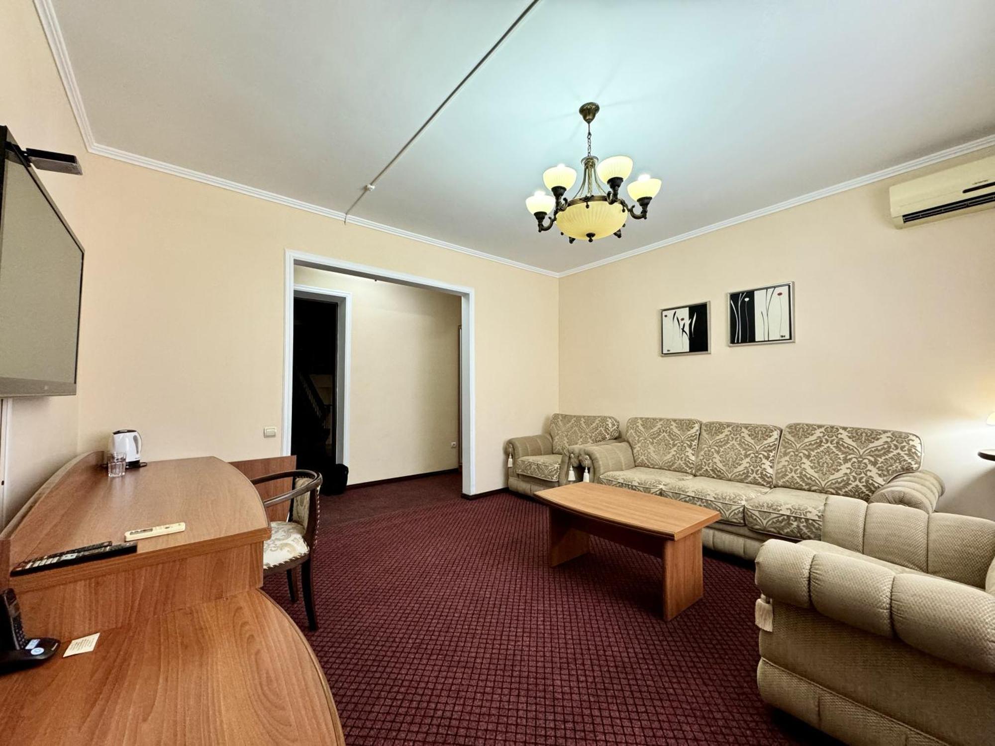 Hotel Zhambyl Taraz Bagian luar foto