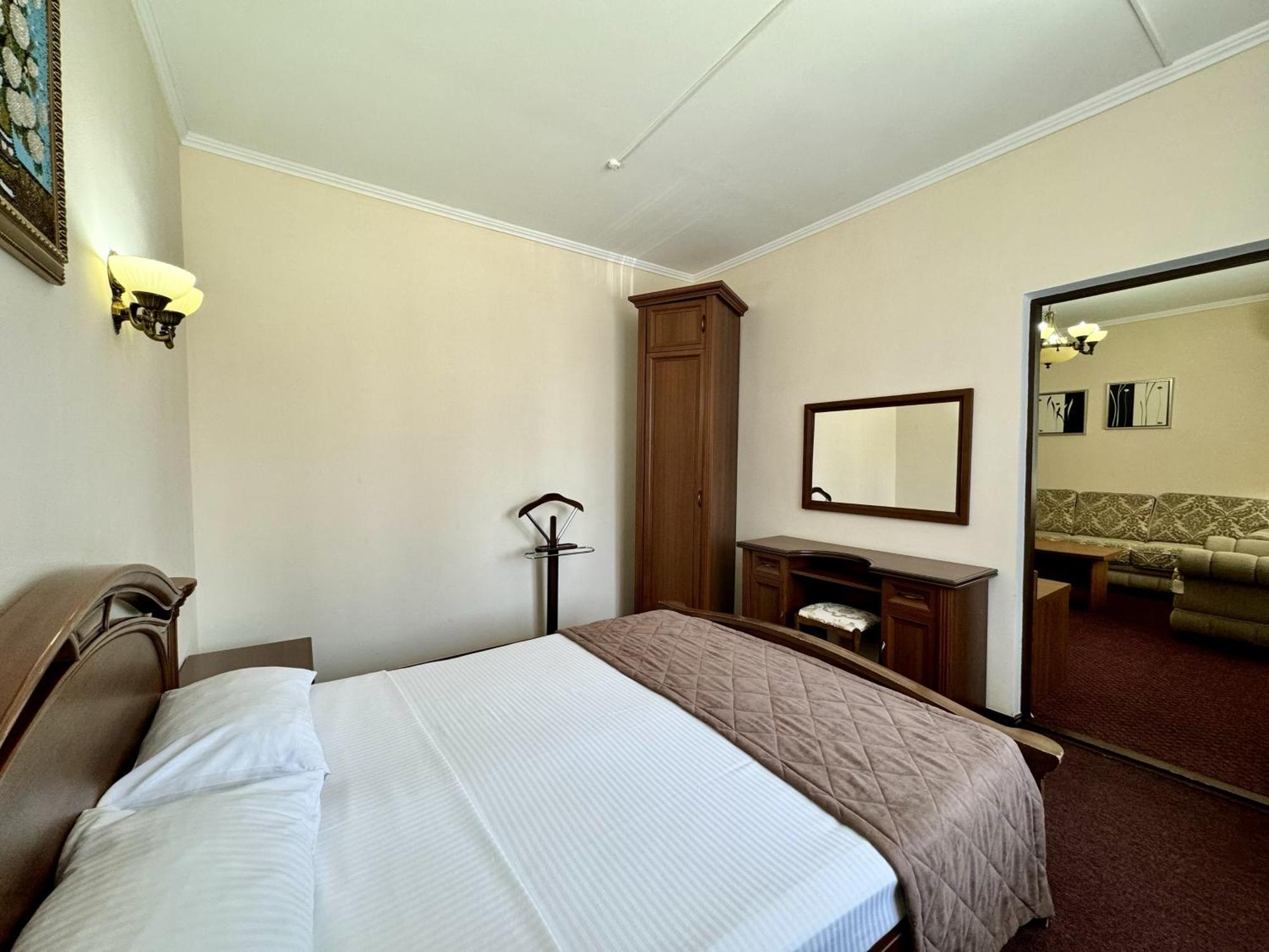 Hotel Zhambyl Taraz Bagian luar foto