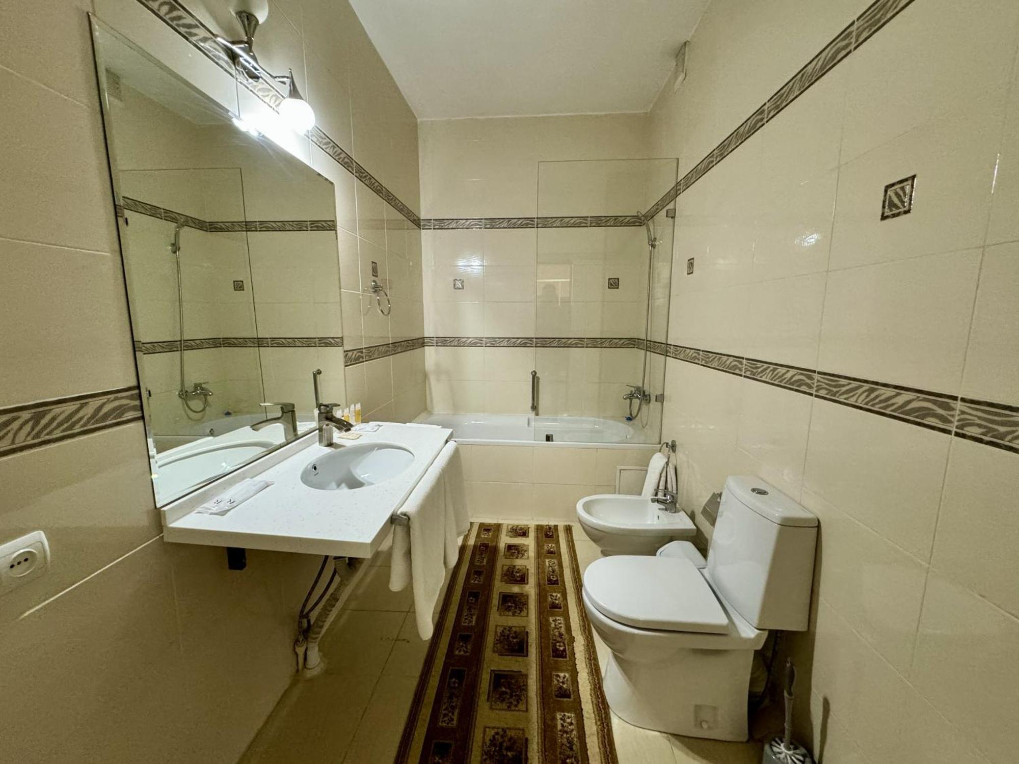 Hotel Zhambyl Taraz Bagian luar foto