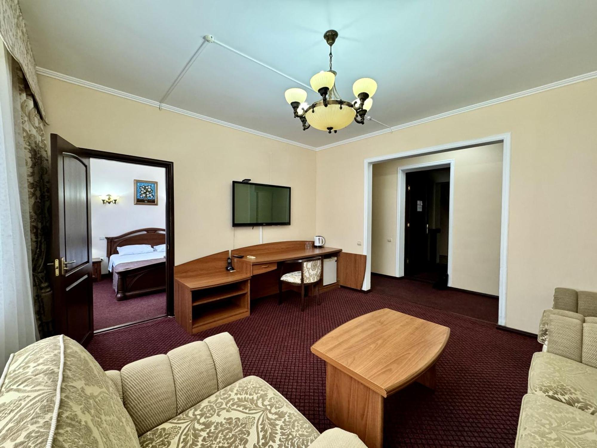 Hotel Zhambyl Taraz Bagian luar foto