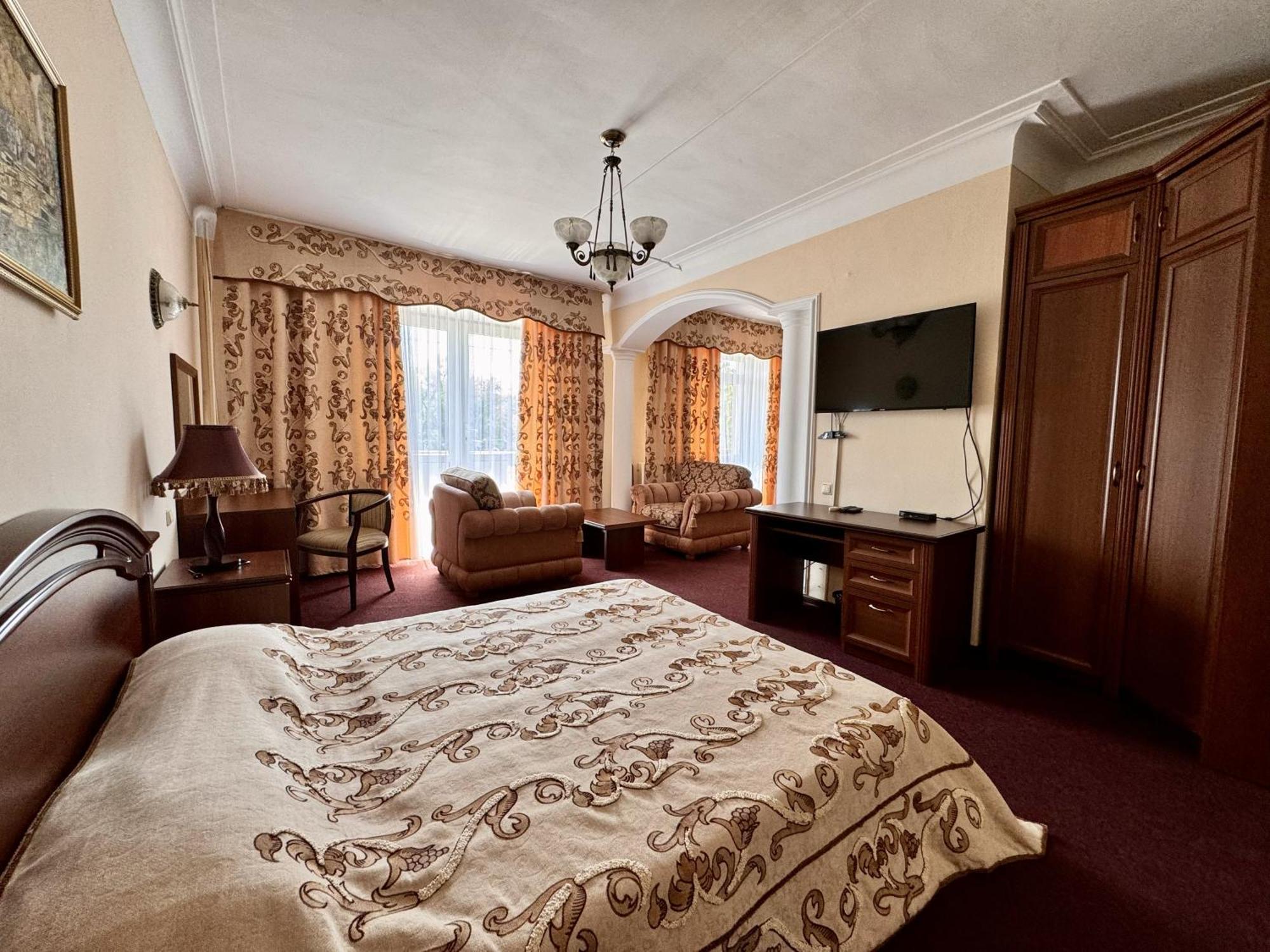 Hotel Zhambyl Taraz Bagian luar foto