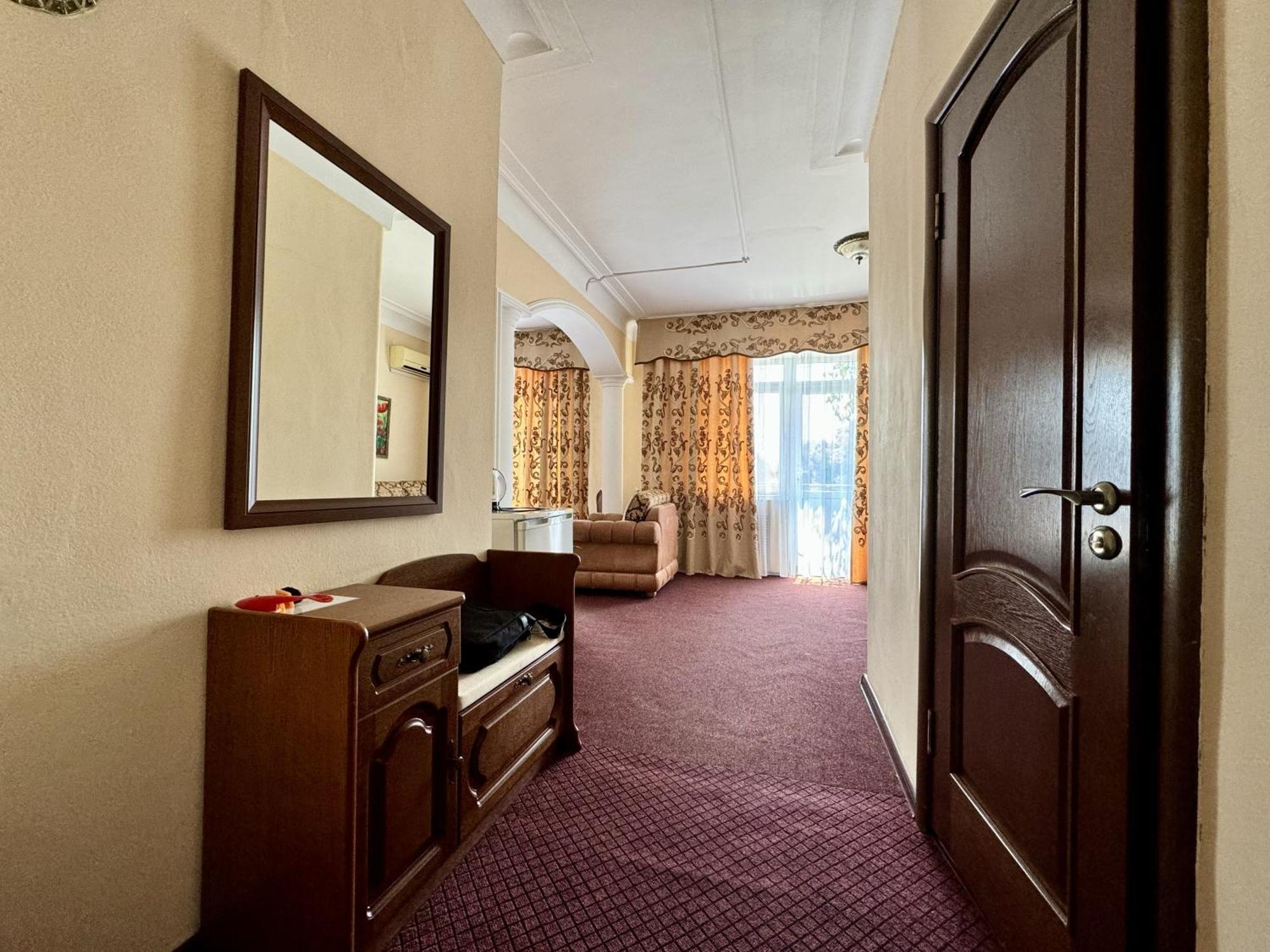 Hotel Zhambyl Taraz Bagian luar foto