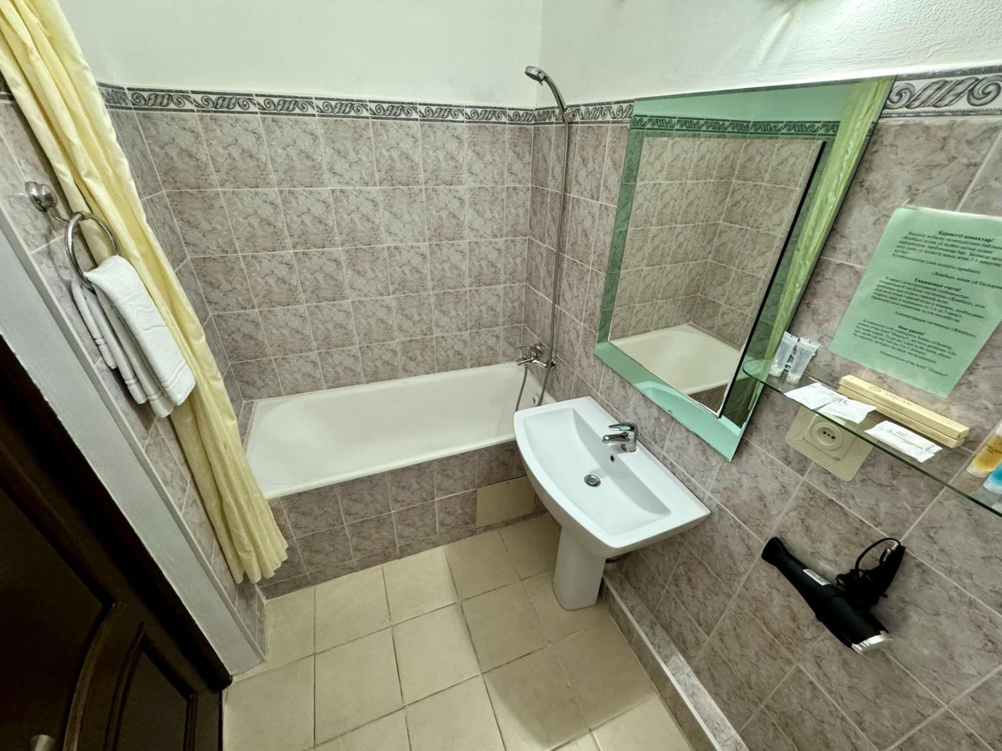 Hotel Zhambyl Taraz Bagian luar foto