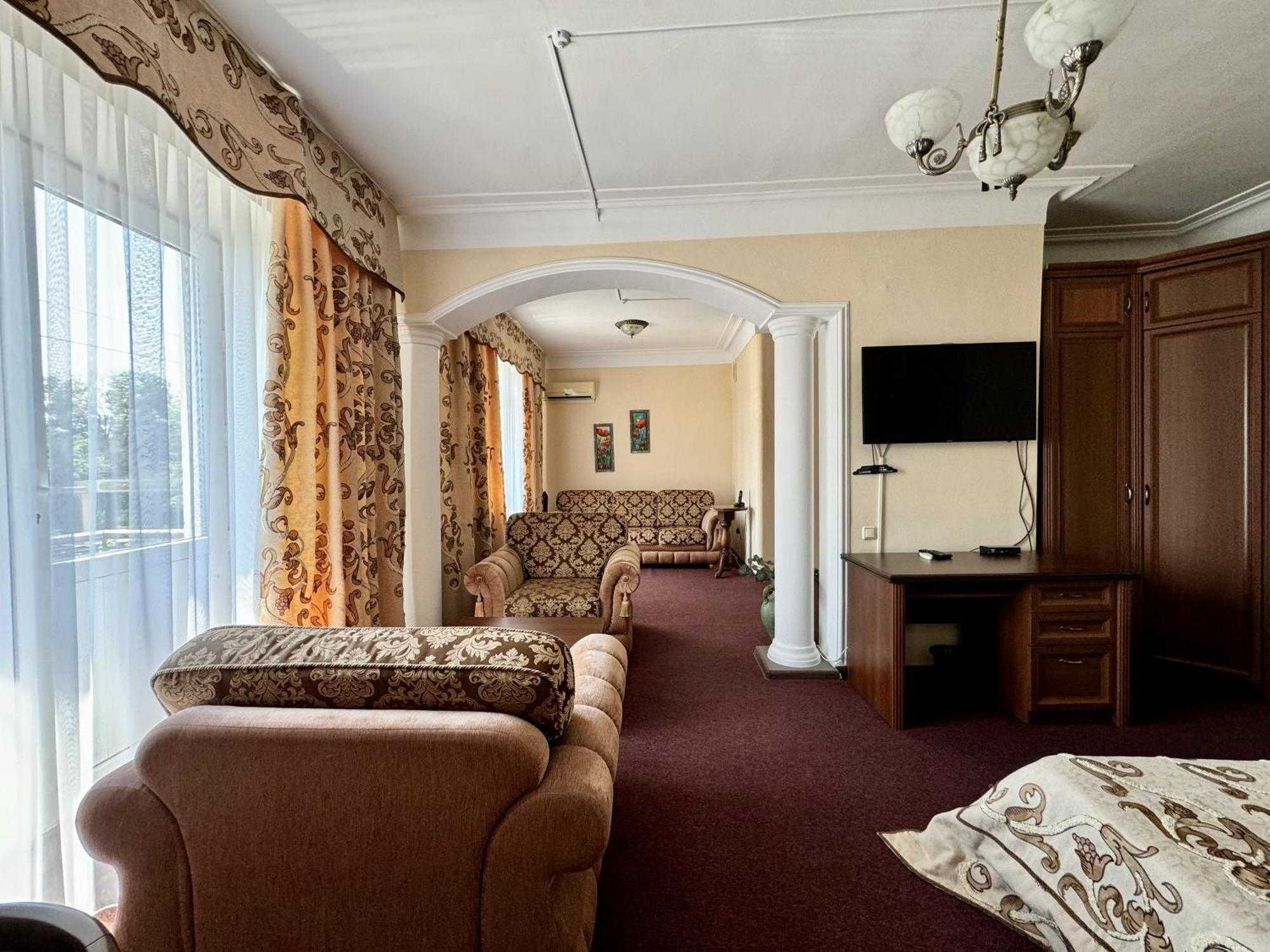 Hotel Zhambyl Taraz Bagian luar foto