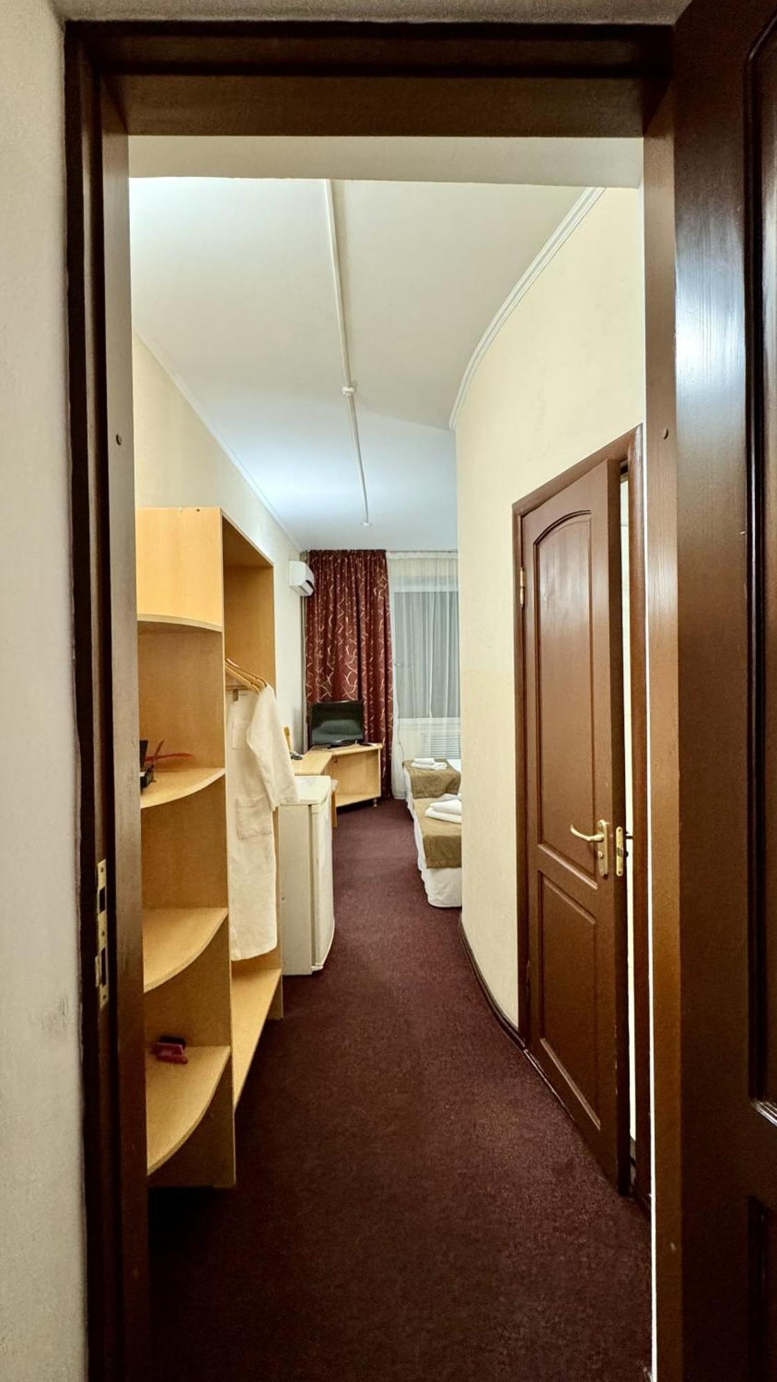 Hotel Zhambyl Taraz Bagian luar foto