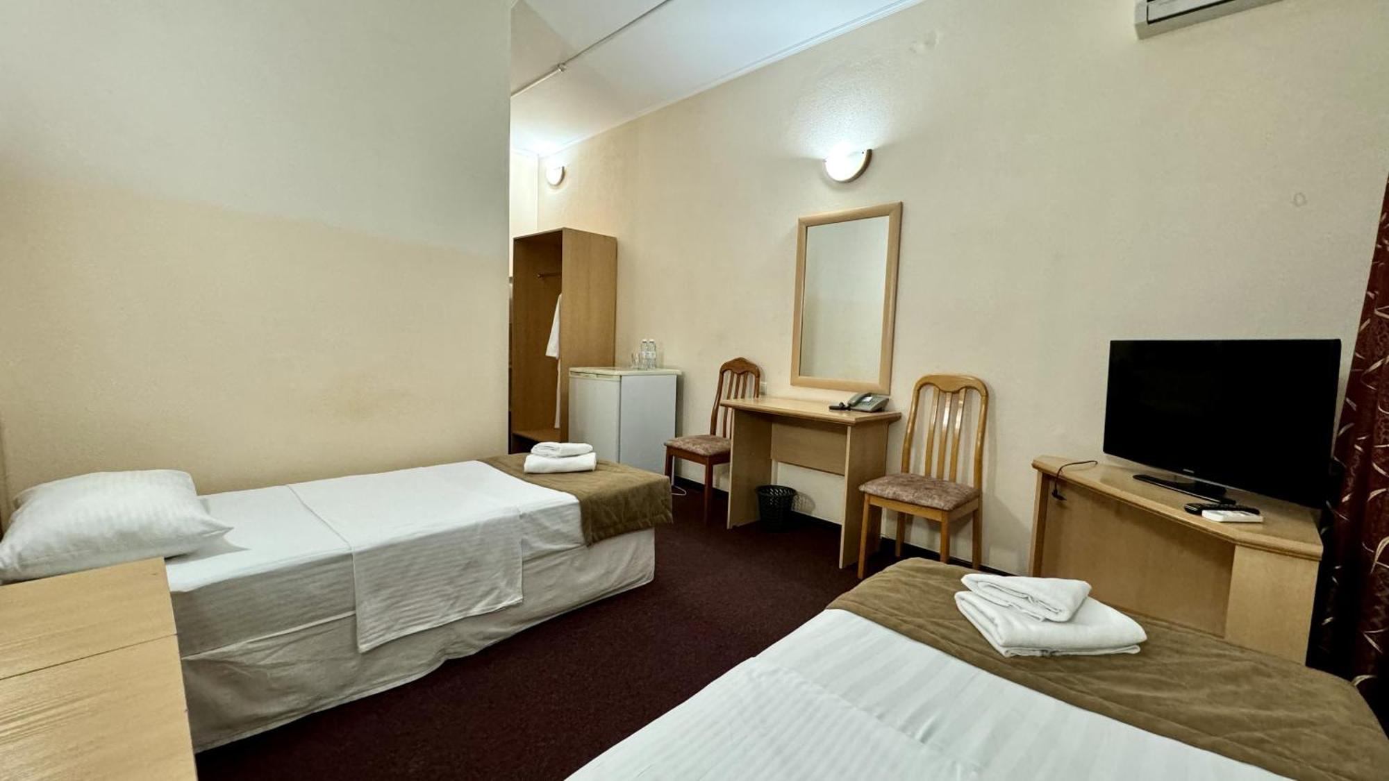 Hotel Zhambyl Taraz Bagian luar foto