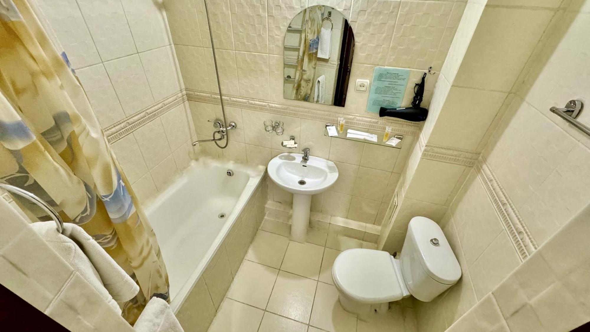 Hotel Zhambyl Taraz Bagian luar foto