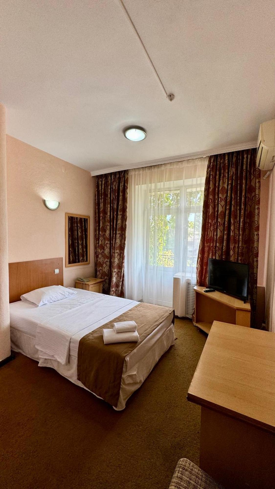 Hotel Zhambyl Taraz Bagian luar foto