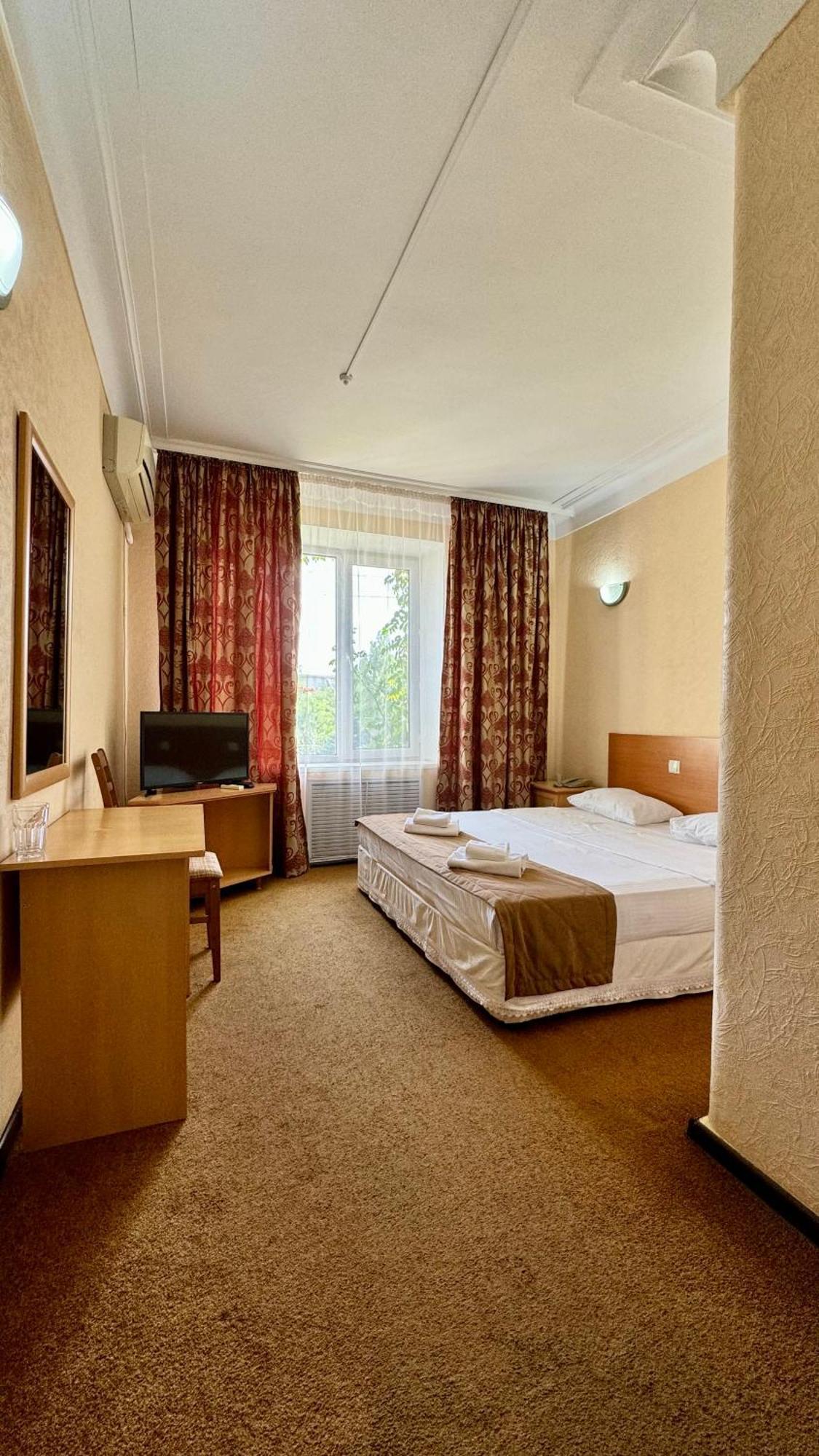 Hotel Zhambyl Taraz Bagian luar foto