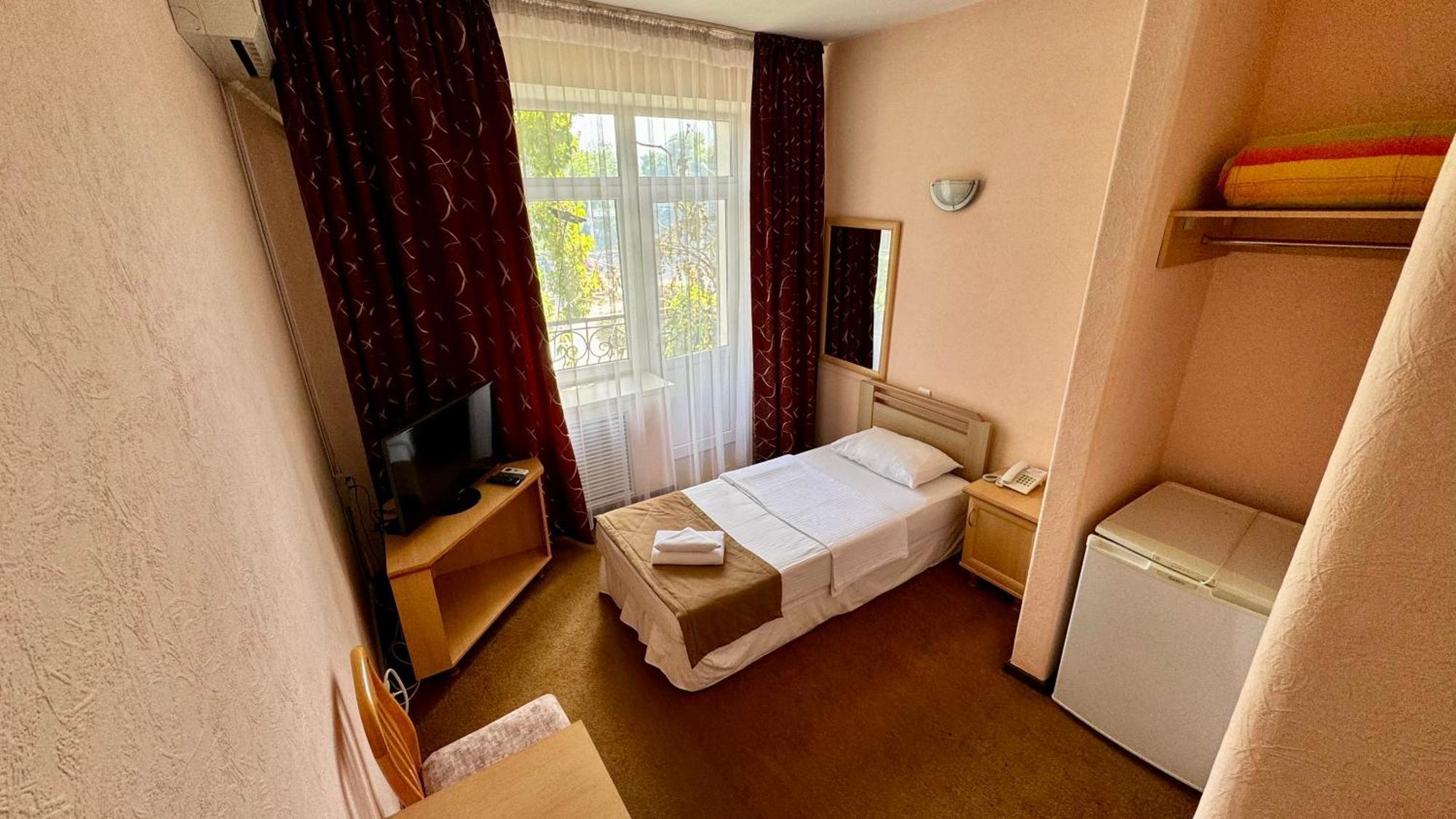 Hotel Zhambyl Taraz Bagian luar foto